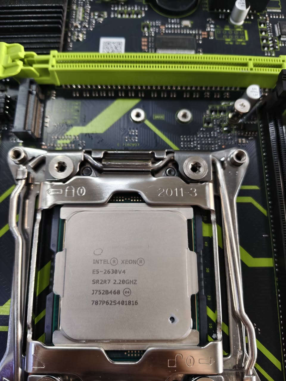 سلام عليكم بورد soyo للبيع مع معالج زيون E5 -2630v4 سعر ٤٥الف على الفحص السعر نهايه توصيل موجود


**إذا كنت صاحب هذا الإعلان وتريد حذفه لأي سبب، رجاءا أرسل رسالة إلى الدعم الفني**