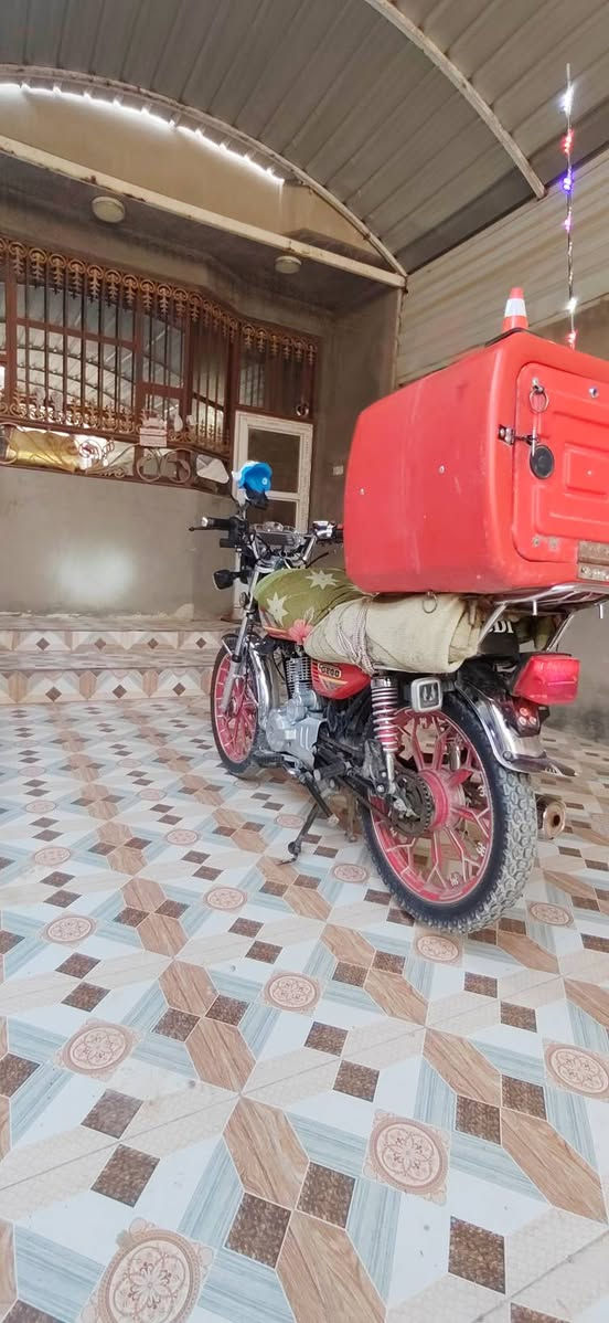 سلام عليكم دراجه سيفان سونك اصوليه للبيع شاصي 17 تعميره 23 مال شركات دراجه فقط مجفته تجفيت اصلي شرط سعره 650 و بيها مجال للشراي يتواصل وياي رقمي *********** (وافق ادمن )
