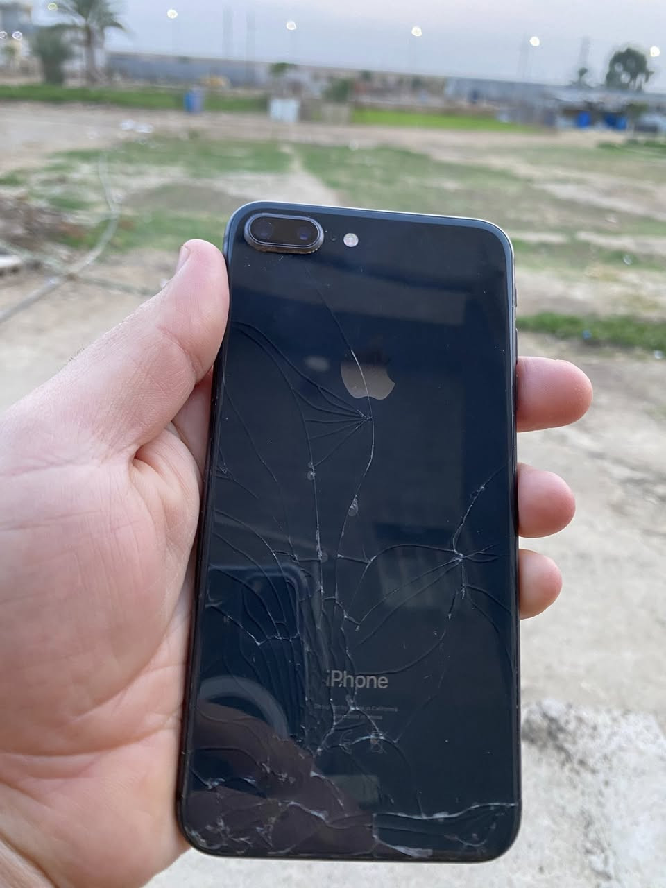 أيفون 8بلاص لون اسود ذاكرة 64 مبدل شاشة تفصيخ وكاله وبطارية 100 دكمة بنص واكفه بتحديث كامرة زلال اتصال سماعات فول وياء كفرات 2 السعر بـ125 وبي مجال اتصال ***********
