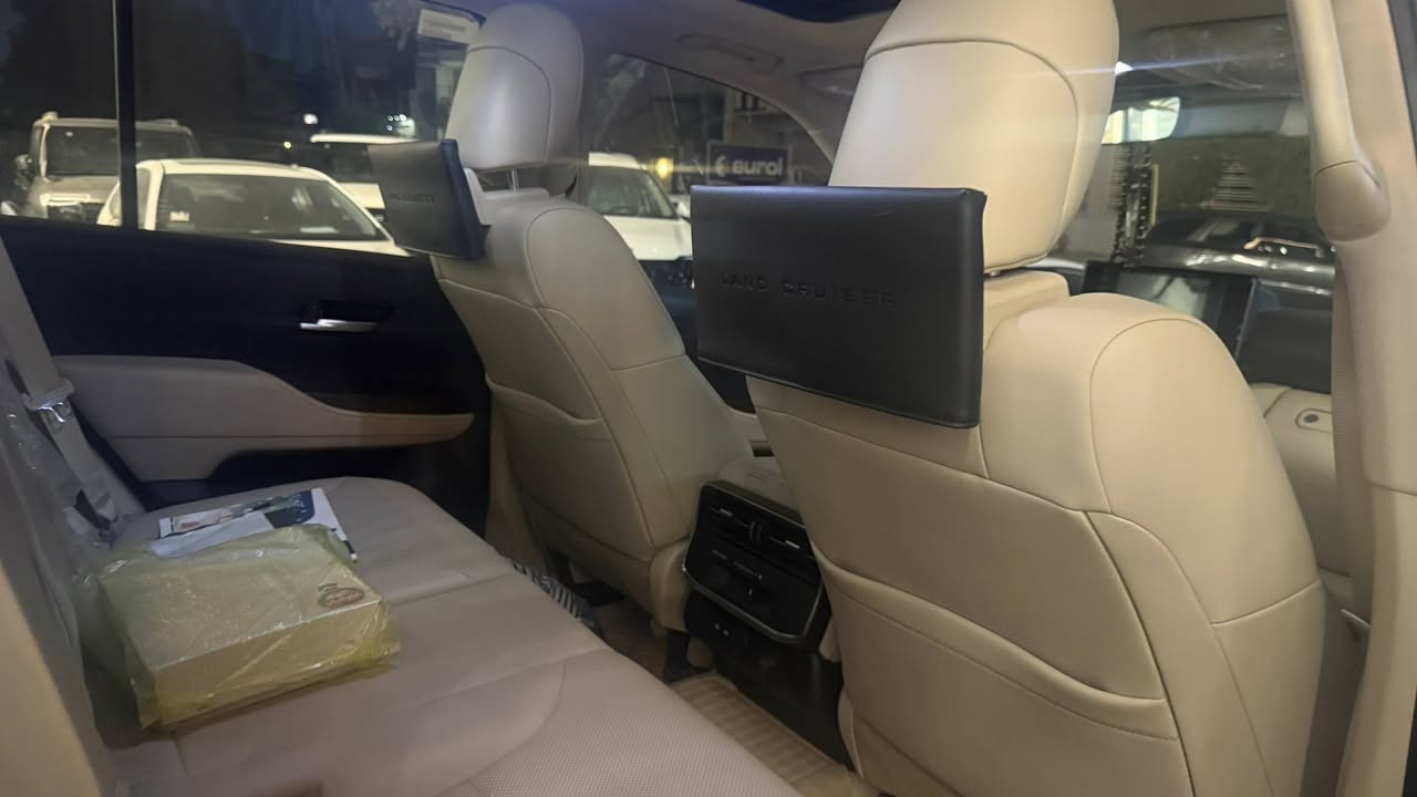 لاندكروز ساز ٢٠٢٥ ماشية ١٤ مقفولة ماعدة شخط صغير بالباب الخلفي حتى ما مكحل جي اكس ار محرك ٤٠٠٠ تنفس طبيعي السعر رجاءاً خاص او واتساب او اتصال 
***********
