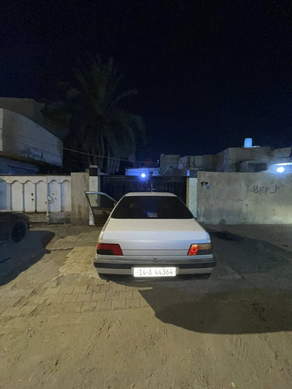 سلام عليكم 405 سياره كفاله عامه بيها ضربه زغيره  على البارد بدون صبغ  حداديه  كير على الشرط موديل 17 سياره رقم جديد سنويه منتهيه صار اله 3اشهر  اي نقص ما بيها البصره  عنواني 65 وليها مجال  الشراي خلي يتصل***********
