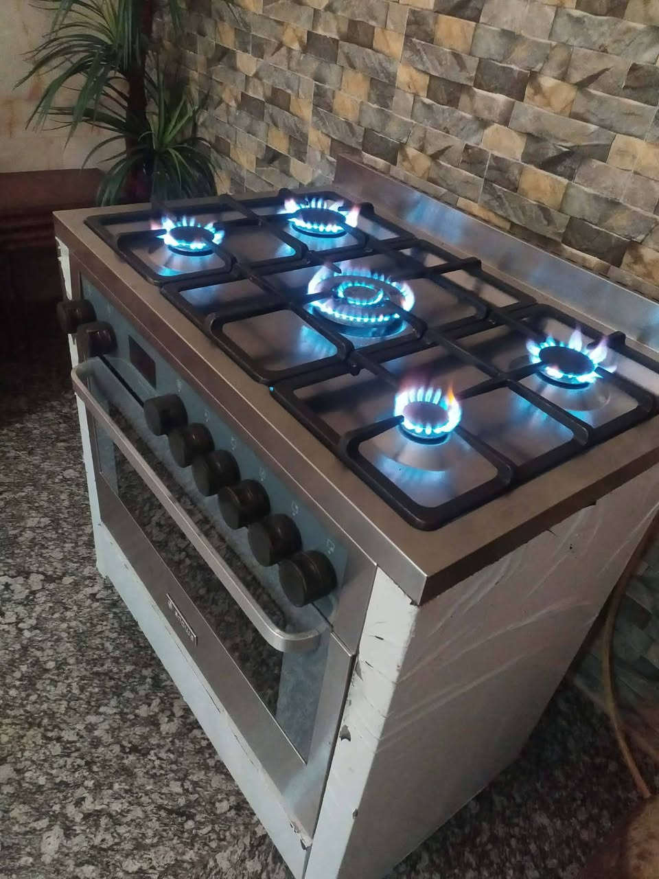 طباخ ايطالي صناعي بعده بالنايلون كله شغال حتى الكهرباء ماداخل تصليح 
يوجد توصيل


**إذا كنت صاحب هذا الإعلان وتريد حذفه لأي سبب، رجاءا أرسل رسالة إلى الدعم الفني**