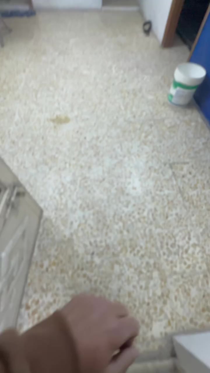 شقه للايجار (شباب او موضفين فقط)
طابق ثالث 
غرفتين وصاله ومطبخ وخدمات
ب٤٠٠
الاعظميه شارع الضباط
للاستفسار ***********
