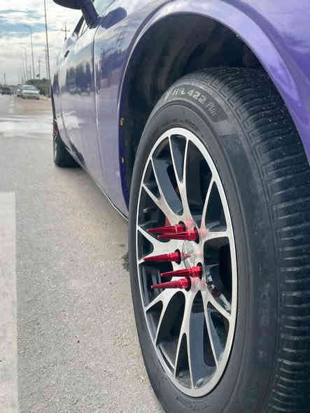 السلام عليكم
بيع سريع ومستعجل 
جالنجر موديل ٢٠١٣ بيها تغير لون اصل اس ار تي وحاليا بيها مكينه ٥٧٠٠ هيمي فول الفول محدث امامي وخلفي رقم بغداد انكليزي صور الحادث بالمنشور
السعر 95 قفل
استفسار اتصال ع رقم او واتساب
***********
