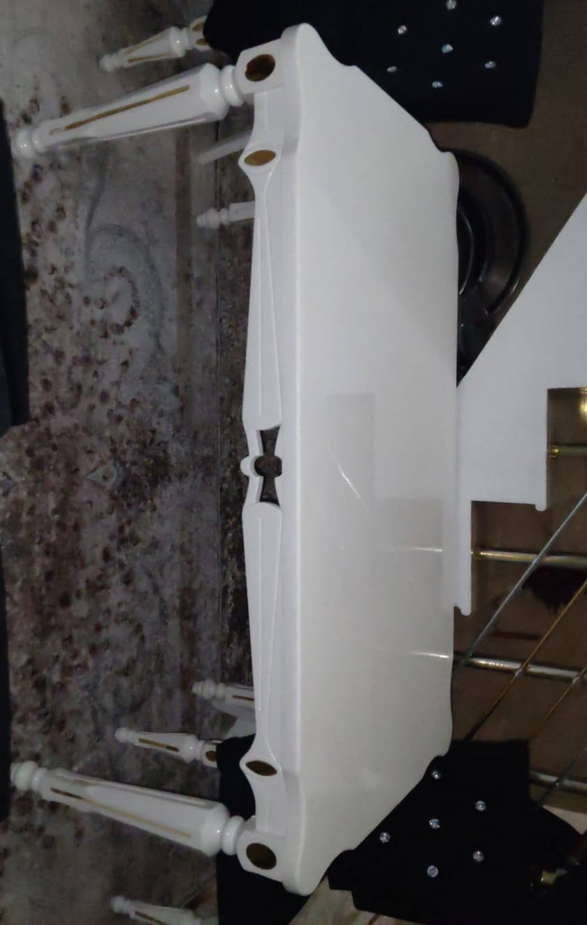 السلام عليكم متاح ميز طعام خشب زان الاصلي مع ٦ مقاعد نضيف جدا جدا الشراي يتصل *********** عنوان بغداد حي التراث
