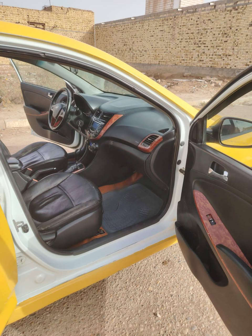 سلام عليكم للبيع اكسنت اوتماتيك مكينه 1600  وارد كوري  موديل 2014سياره مكفوله كفاله عامه دعاميه للدعاميه مكينه كير كفاله حداديه جدد تخم تاير  جدد كهربائيات كله شغاله تبريد ثلج تحكم ستيرن سياره واحد ع واحد سياره فول سنويه 2031 بسم خالي مفصره هيئه وغرامات ما مطلوبه الف دينار سعر 79 مكاني ميسان العماره رقم ***********
