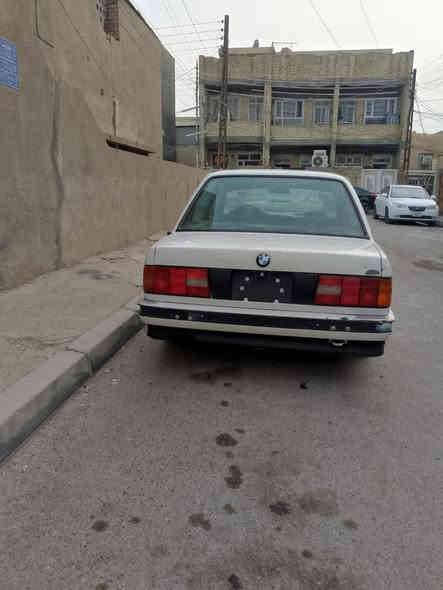 سلام عليكم 
للبيع زعرة موديل 90 
مكينه 27 مفتوح 
كير عادي رقم بغداد 
تبريد شغال ثلج صدر جديد 
نقصها اكسل وترتيب لداخل السياره بدون حادث وخياس 
مكاني بغداد السعر 40 وبيها. مجال 
***********
