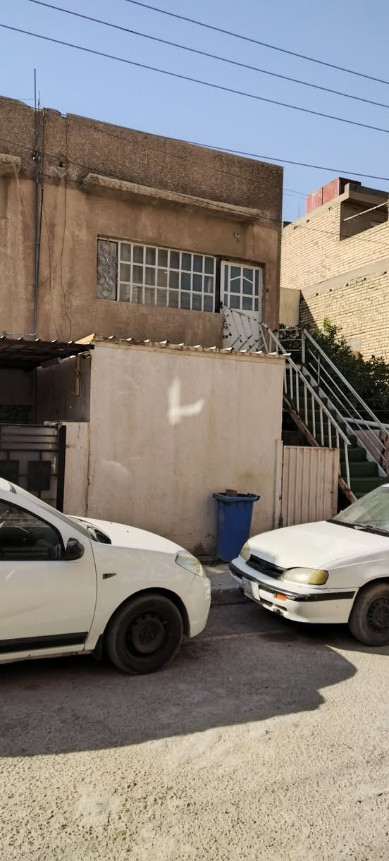 سلام عليكم بيع نصف بيت الغزالية شارع مدير الامن موقع ممتاز المساحة 100متر 5*20 يحتوي على غرف عدد ٤ وصاله ومطبخ السعر 260مليون والقطع عالمشتري للتواصل *********** ابو فهد
