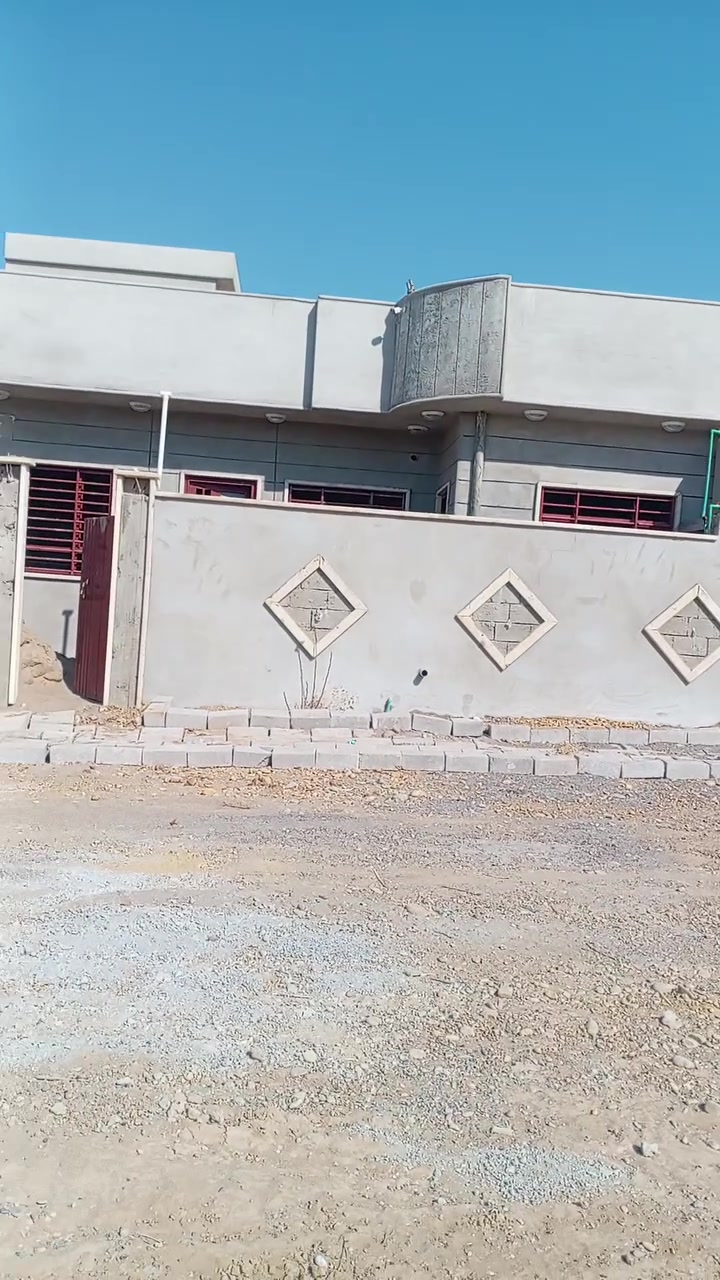 السلام عليكم الدار للبيع بالقوسيات قرب مدرسه الصينيه سند زراعي ماي كهرب كامل مساحة البيت 120 متر ركن الواجهة 11 العمق 11 يتكون البيت استقبال هول غرفتين مطبخ حمام صحيات بيتونه طابق واحد السعر 32 وبي مجال


**إذا كنت صاحب هذا الإعلان وتريد حذفه لأي سبب، رجاءا أرسل رسالة إلى الدعم الفني**