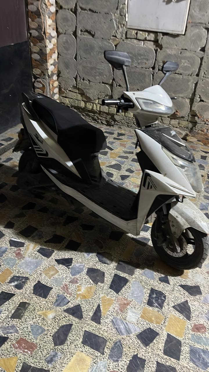 سلام عليكم 
دراجة شحن للبيع دراجة بطارياته مال شركة 
دراجة اروح ورجع اشغل بية بس شاحنتها عطلانه سعر٣٥٠ وبية مجال مكاني بلديات الأيون رقمي***********
(كوم حديد ابيع)
