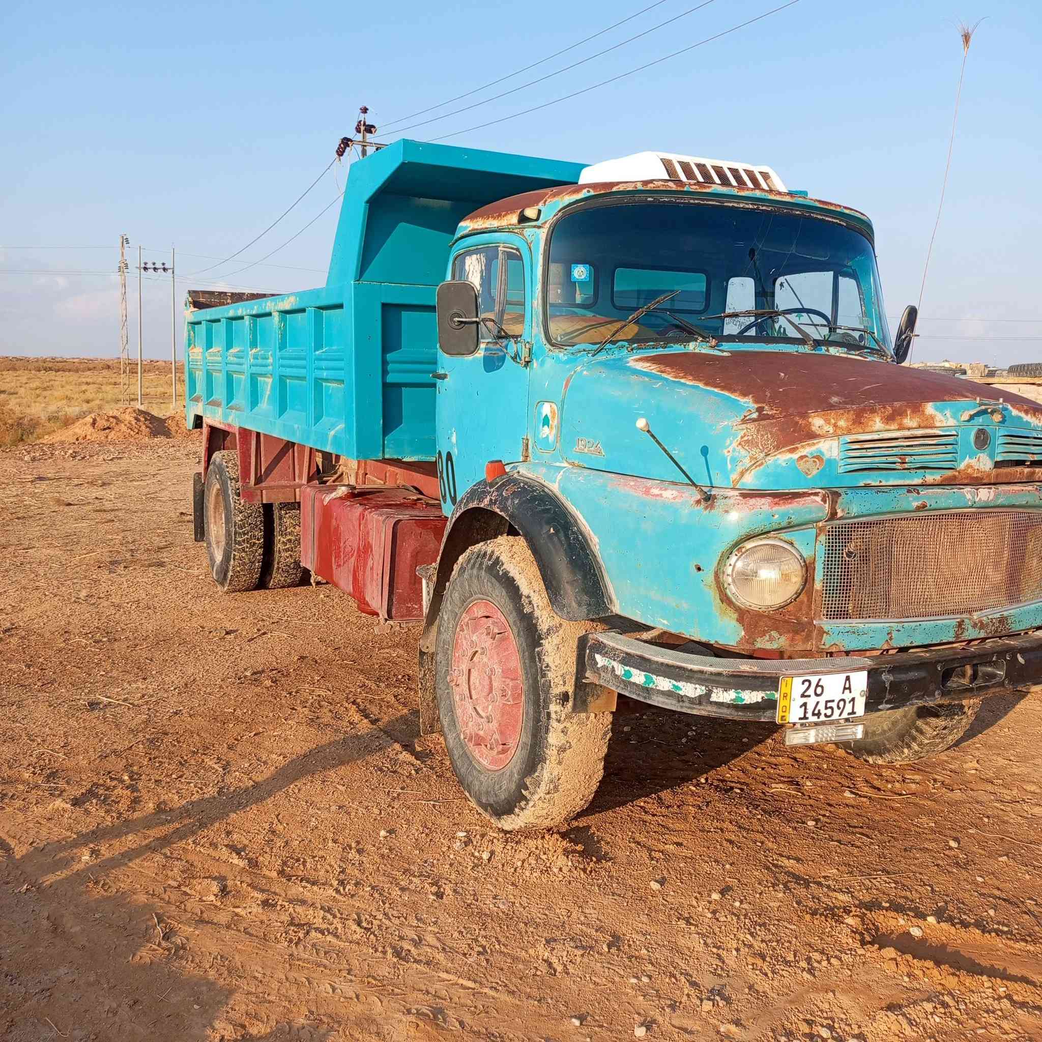 السلام عليكم سياره للبيع موديل 80 مقفوله كفاله عامه سياره بلاديه محرك 55 جير 25 اكسنت17 مكلف بالنشر رقم صاحب السياره ***********
