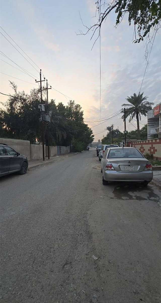 عقار ملك صرف (طابوا) مساحة 227متر بسمي لا ورثه ولا دوخه مكان العقار بغداد الأمين الثانية بالدخواليه على الشارع العام الرقم ***********
