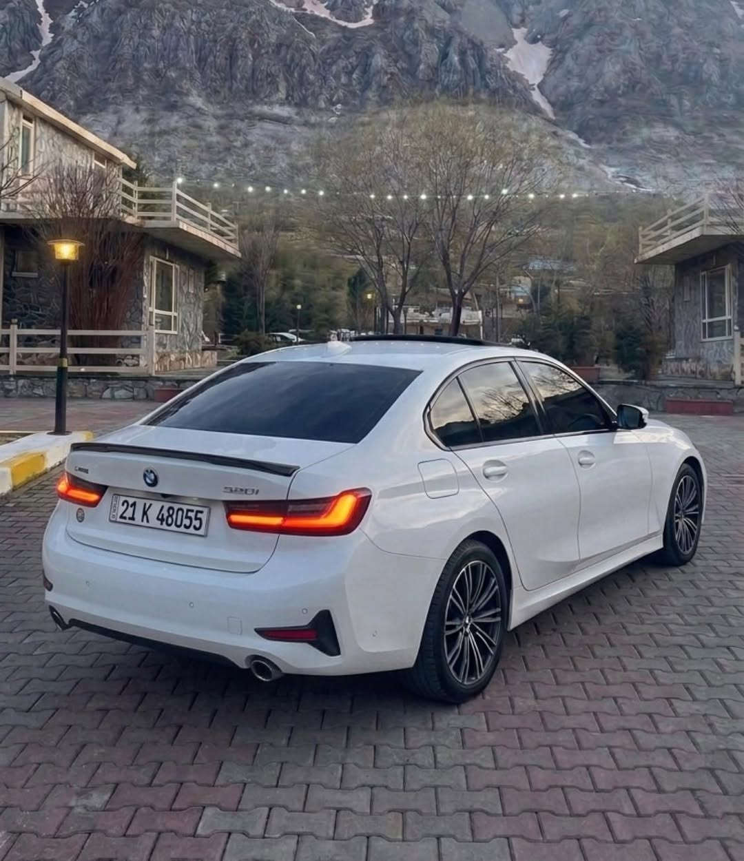 BMW 330I   2021
330i 2021 بدون صبغ
اللون :- ابيض      
الموديل :- 2021
المحرك :- 2.0 
ماشيه:  67000 mi  

اهم شي سيارة بدون صبغ 
فقت مكانين صغير بارد 
ارباك ستيرن و دشبول مبدل بلادي
سيارة هواية نضيف 
كلشي مال شريكة
بشرط تحويل و غرامة
 
ارخص سعر- ٢٤٨$

✅***********
مكان سليمانية✅

##👇
شاشه كبيره نفكيشن
وَيْل 20
-بصمة تشغيل 
- محرك 2000 cc
‏- بصمة ابواب
- غرفه جلد اسود    
- مقاعد مخمل
- شاشة لمس
-كامرة خلفية 
- بلوتوث 
- اي بي اس                                                            
- تحكم ستيرنج كامل
- مانع تصادم  
-  اضوية LED
-رادار امامي 
- مثبت سرعة 
- نظام EV mode +نظام Sport mode
- نظام توفير الوقود ECO
- نظام النقطة العمياء
- نظام تحديد المسار
- مانع تصادم
- مانع انزلاق
- شاحن هاتف لاسلكي
- هاند بريك بصمه 
-فتحة سقف

ارخص سعر- ٢٤٨$
✅***********
مكان سليمانية✅
