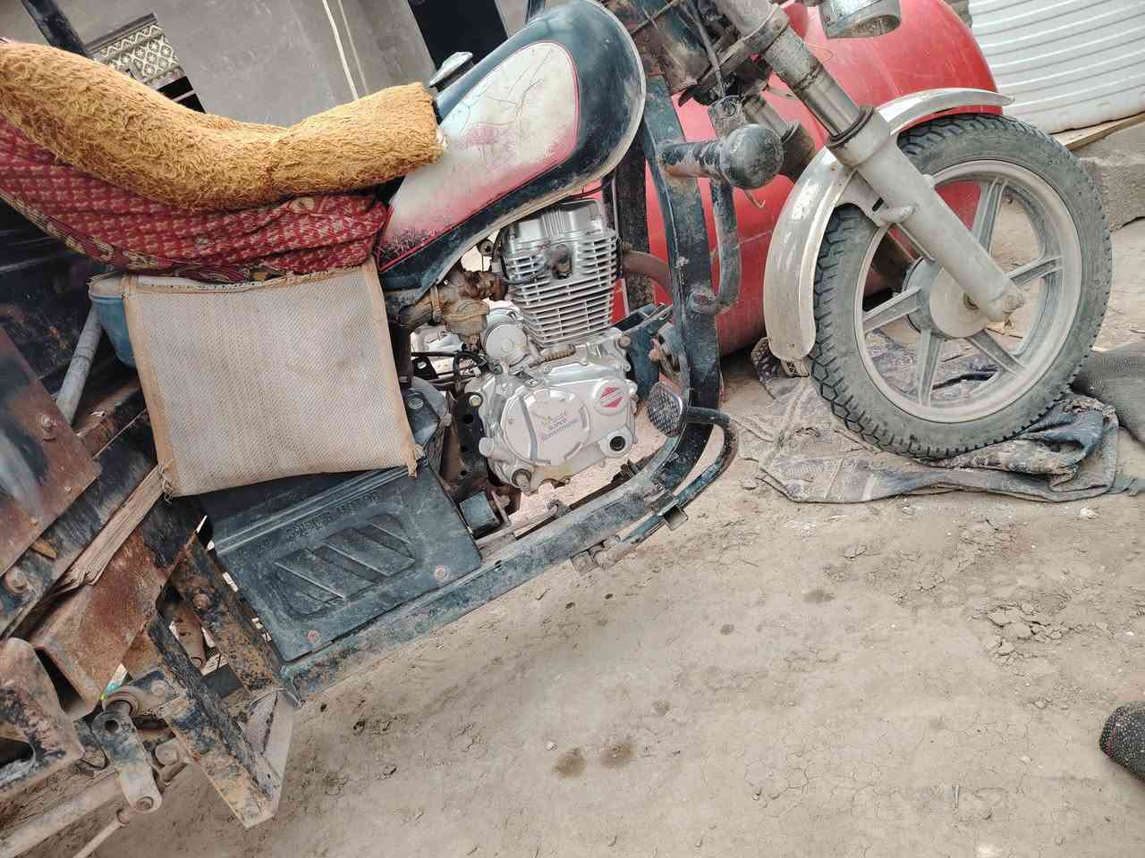 السلام عليكم ستوته للبيع الموديل 17 2025 محرك المحرك مو مفتوح كلتشات ما مفتوحه بيها البرق ما مفتوح المحرك سعر 800 وبيها مجال واتصل بك خير وتدلل نقره سلف اوراق اصولي اي مكتب تاور لك مكان كربلاء طويريج الرجيبه***********
