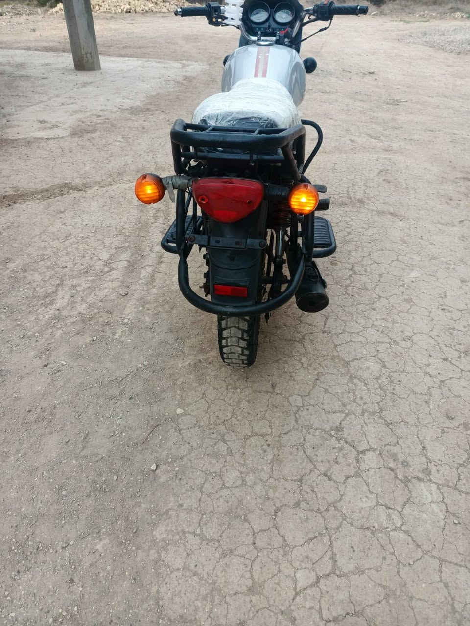 السلام عليكم دراجه موديل ٢٠٢٠ مكفولة اوراق أصولية محرك ١٥٠ المكان ذي قار قلعة السكر للاستفسار الاتصال على الرقم التالي ( ***********)
