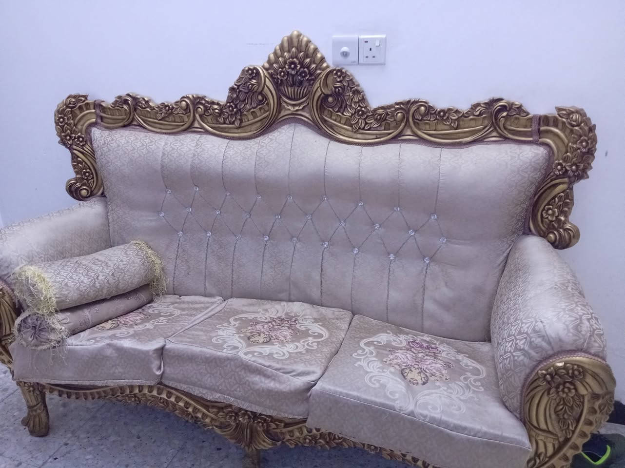 السلام عليكم تخم ملكي لبيع سعره ٢٥٠ الف بغداد بلديات رقم الجوال ***********
