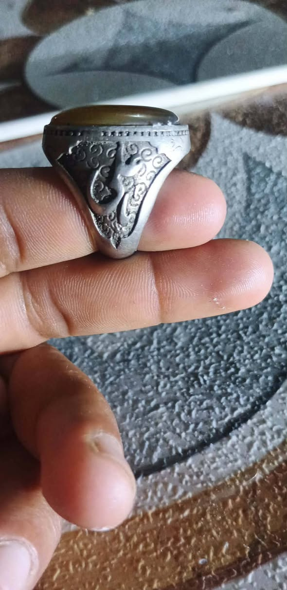 سلام عليكم عدي هاذه لمحبس قديم كلش صراحه والله ما عرفه شنهو حجره بس هوه فضه عيار 925 ريد بيعه شيسواله بحق الله


**إذا كنت صاحب هذا الإعلان وتريد حذفه لأي سبب، رجاءا أرسل رسالة إلى الدعم الفني**