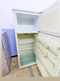 ثلاجه • حجم ٢٠ • نضيف