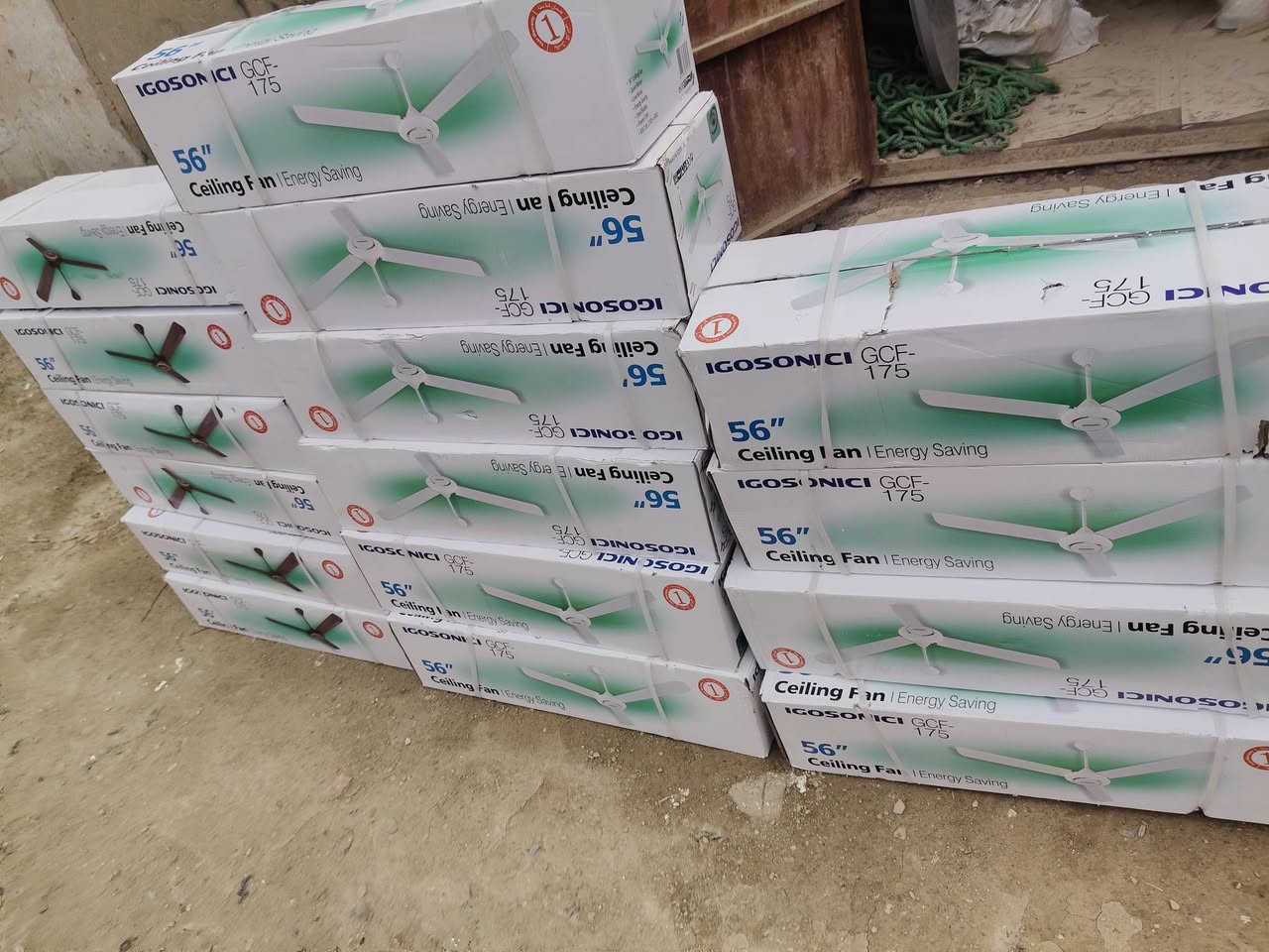 مراوح لونين بسعر مناسب ابيض واصاجي كارتون بيه 3 مراوح سعره 58 الف ***********
