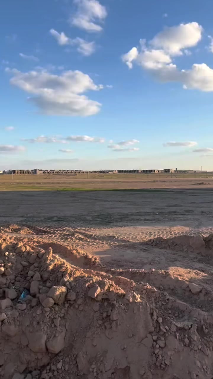 السلام عليكم قطعه ارض للبيع في الديوم الكهرباء ١٠٠ متر سعر مناسب جدا ٢٣ ونص وبيها مجال بسيط للاستفسار الأتصال على الرقم ***********
