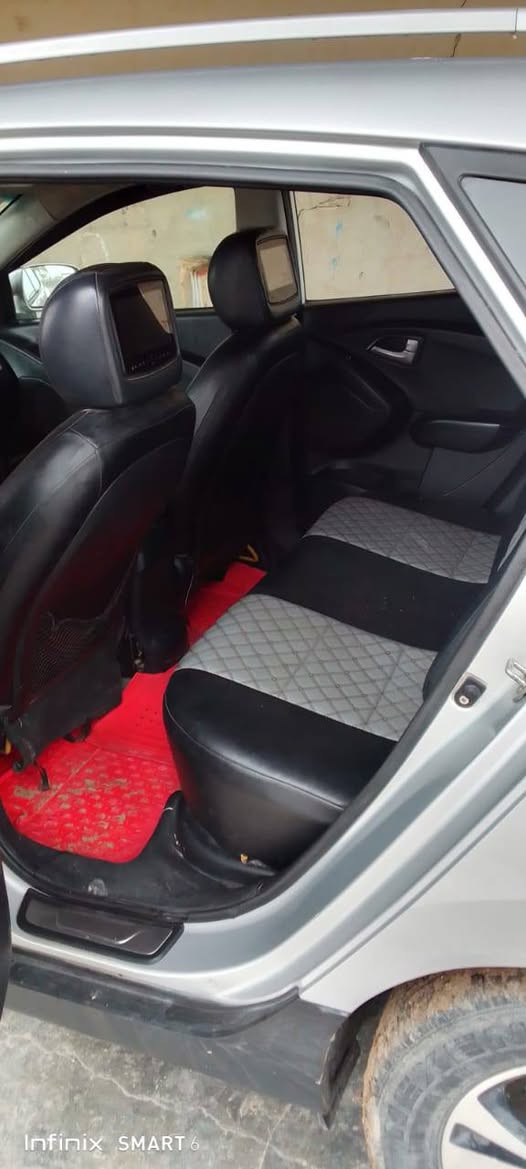 سلام عليكم ورحمة الله توسان للبيع 2012 امريكي السعر 120 وبيها مجال قليل ***********
