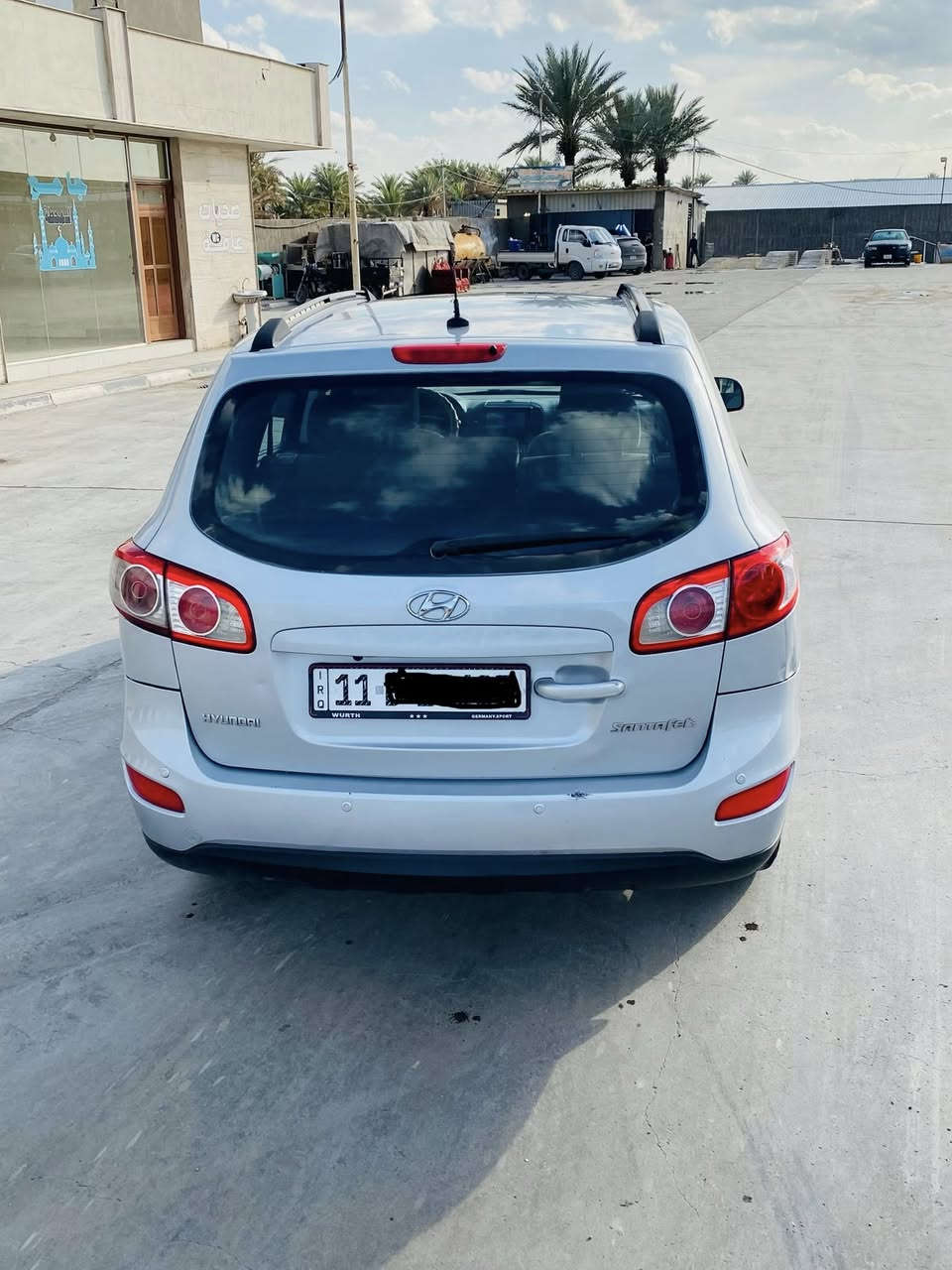 سلام عليكم سنتافي 2010 امريكي مكينه 2400 بغداد
سنويه ل 2030 مداور مباشر 
حداديه الاماميه كله جديد 
منظومه ماء + بانزين جديد
محرك مشتغله كله جديد 
شاشه كامره جديد 
زوج تاير امامي جديد
منظومه بريك جديد
منظومه تبريد كله شغاله
والسونار مرفق 
السياره معروضه ب ١٢٧ 
وبيه مجال للشراي وشرط كله ع الفحص تاخذ السياره ربع متخسر عليه
***********
