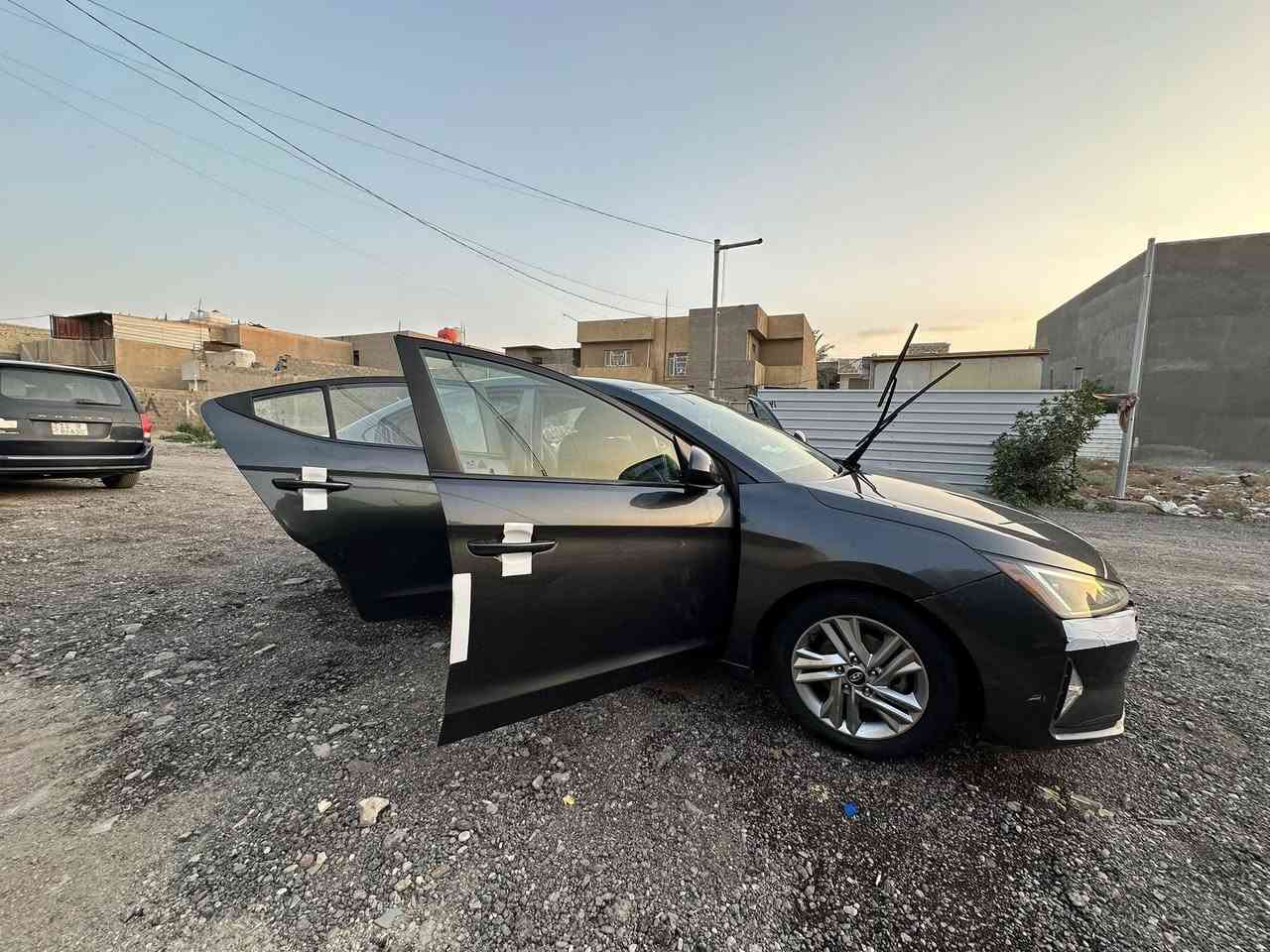 السلام عليكم النترا للبيع موديل 2020 رادرا امامي تحديد مسار مثبت سرعه نقاط عمياه ثلاث انضمه سياقه كأمره خلفيه كفاله عامه من الصبغ والتبديل ماعدا بارد بل جنطه والحوض ولاحصلت بسطيه السعر 140  الرقم *********** واتساب ***********
