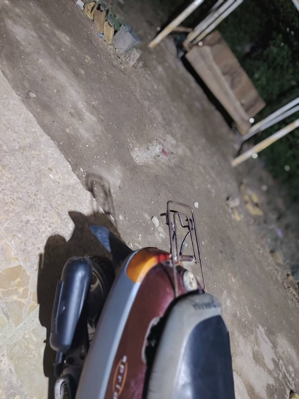 بطه 2003دبل سكليتر شاصي نضيف  محرك ناعم مفتوح مره وحده   نكره  هورن لايت بكلايت اشاير كامله  تايرات زوج جدد حلوه وكامله سعره 350وبيه مجال قليل ***********مكان اطويريج او خاص تجيني
