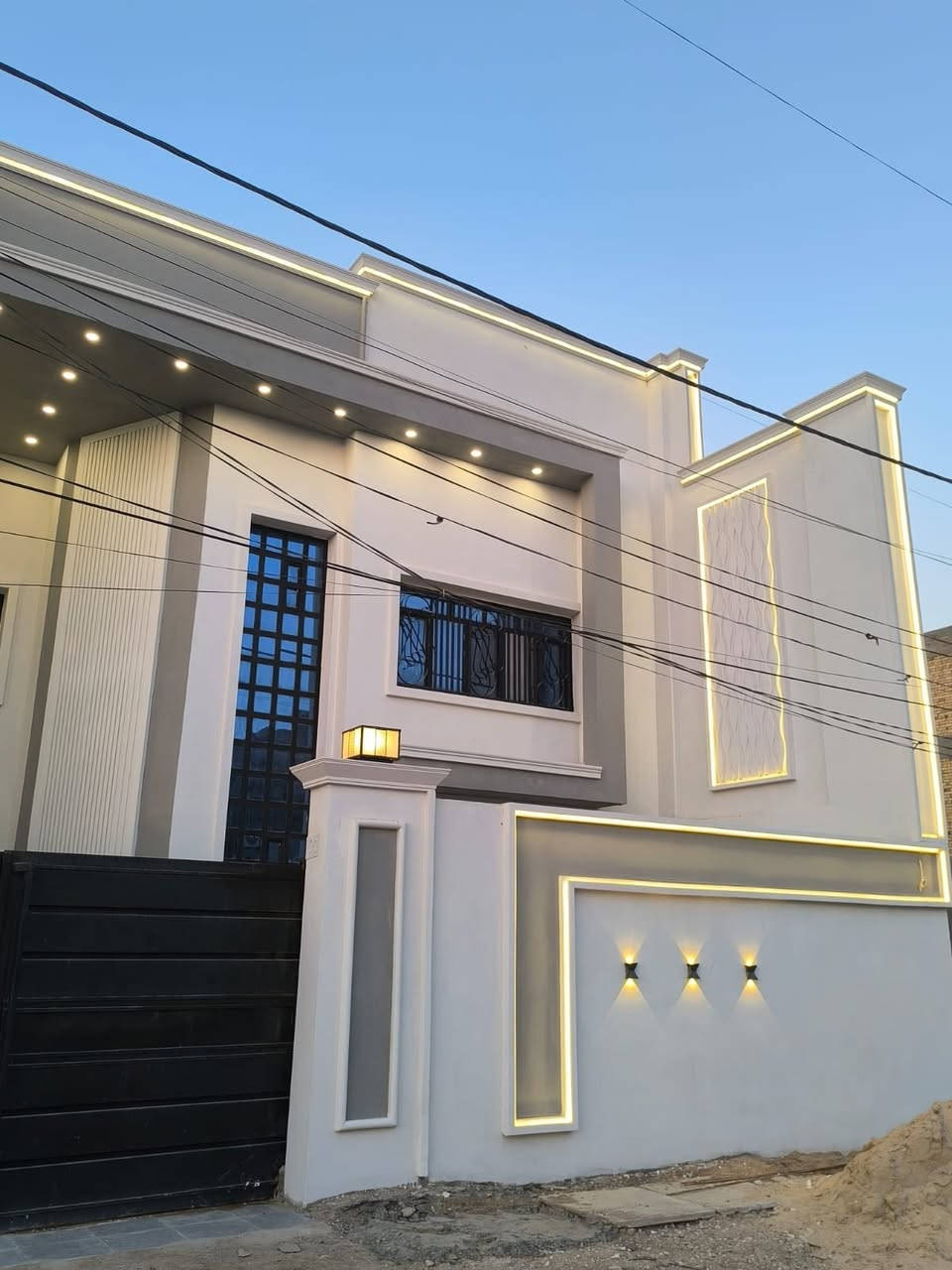 احد اعمالنا في التصميم والتنفيذ لواجهة في الديوانية ام الخيل
مكتب زان الهندسي 
جمال التصميم ودقة التنفيذ بإشراف وتصميم 
مهندسين مبدعين ومنفذين يمتازون بالدقة والالتزام 
المهندس المعماري امير احمد 
***********
ديوانية/ شارع الأطباء/ مقابل مذخر الفرات الاوسط
