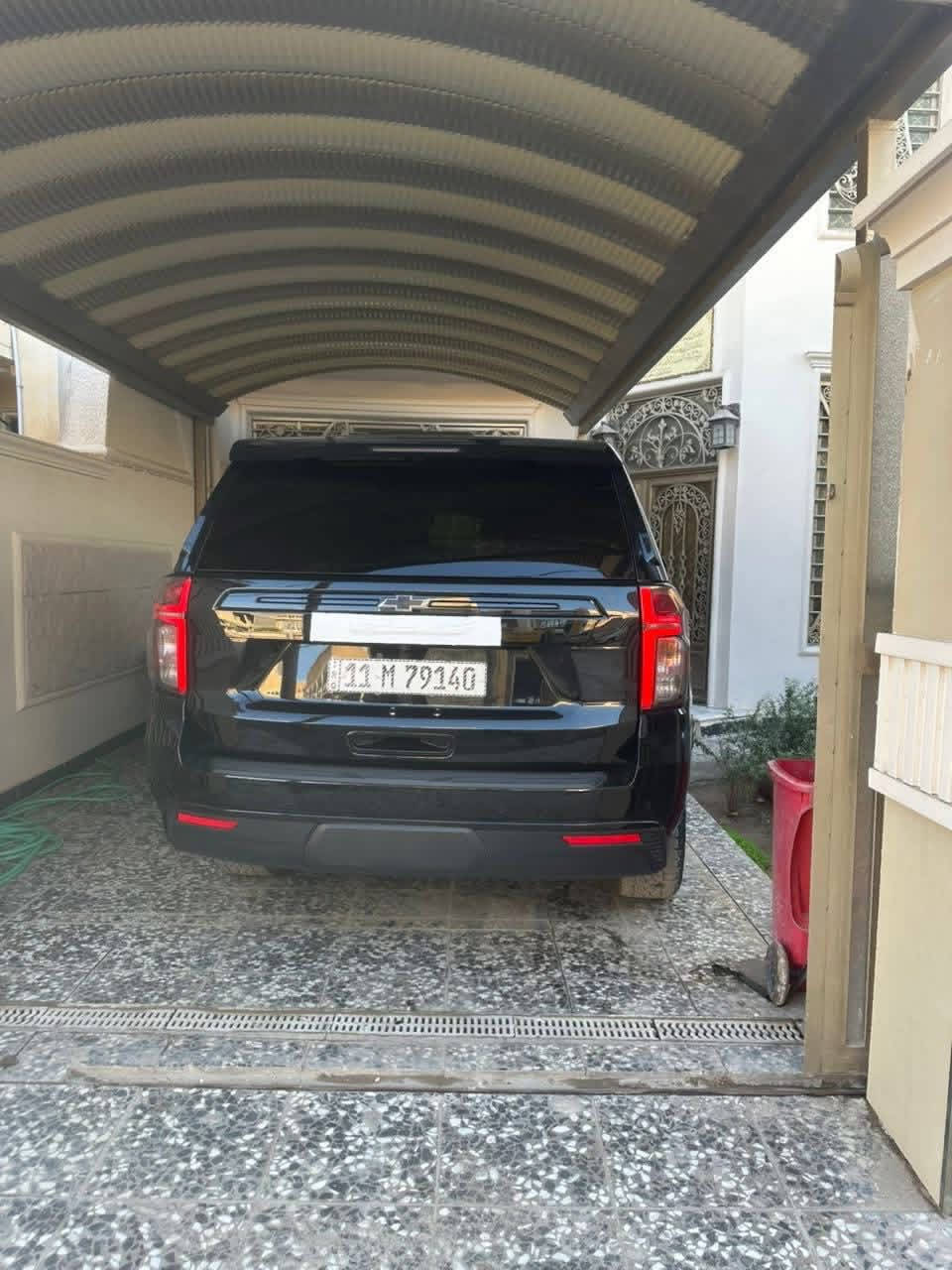 السلام عليكم
سياره تاهو وارد امريكي 
موديل 2023.(للبيع فقط) 
فئة Z71 فول مواصفات
السياره جديده على البلاد 
مكينة 8 سلندر  5.3 
فور ويل 4X4
حادث فقط دعاميه اماميه 
بدون صبغ بدون تبديل كلين (صور الحادث مرفقه)
ماشيه 26m
موصفات 
خمس بصمات 
جنطة كهرباء 
خزن ميموري
دخول ذكي ترحيب 
سستم صوت BOSE
رادار امامي خلفي
شاشات عدد 3
بنوراما 
كشنات جلد 
كشنات كهرباء تدفئة تبريد
كشن VIP. منفصل 
بعد بيها مواصفات. 
رقم بغداد باسمي 
للبيع فقط 
السعر 53 وبيه مجال
يعني خمس شدات وثلاثين ورقة 
مكان بغداد المحمودية 
  ***********
((مكلف بالنشر )))
