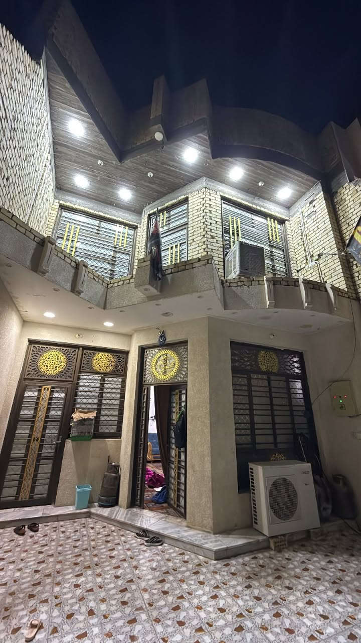 دار للبيع مساحه 125بناء طابوك رفت ارضي طابقين كامل حي العسكري قريب الشقق السكنيه ع الشارع الرئيسي
السعر 120 وبي مجال الاستفسار ***********
