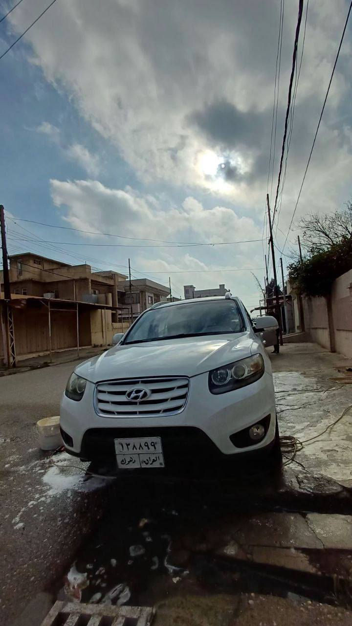 السلام عليكم اخوان سنتافي 2011 رقم دهوك بأسمي تحويل مباشر محرك 6سلندر  3,5دفع رباعي 
سلايد شغال 
داخل بيجي 
السيارة بيها بوند وچاملغ  ونصف الباب الخلفي الأيمن صبغ 
محرك شرط كير شرط 
السيارة شلعة ومعدل فول 
بيها شوية نواقص يرادلها درايمات امامية والمشط شوية تعبان بس مينضح دهن ودبلات خلفية فقط 
رقم الهاتف 
‏‪‏‪0770 454 6188‬‏
***********
السعر 140 وبيها مجال مكان موصل
