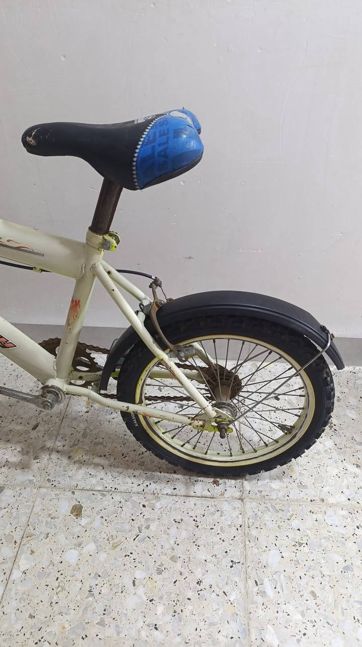السلام عليكم ورحمة الله وبركاته
🚲 بايسكل حجم 16 نظيف جاهز للاستخدام 
*********** واتساب
