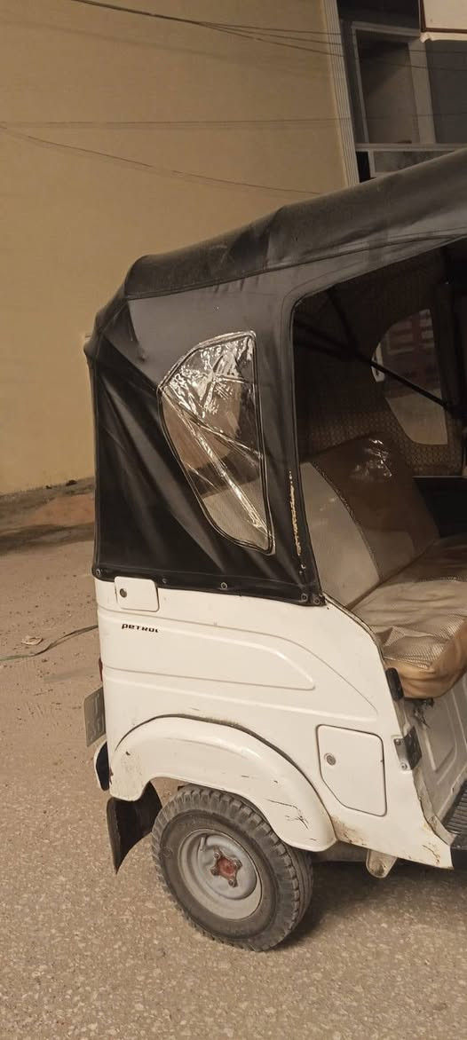 سلام عليكم ورحمة الله وبركاته حبيبي
تكتك ٢١ شهر ال٥
مرقمه كامله مكفول من ضربه فقط هاي تكمه الي يم السايد بريك
ب٧ نص وبيهة مجال قليل
وهاذا رقمي***********
  شراي اتصل وتعال لتراسلني
تحويل ثاني يوم
رقم بغداد
