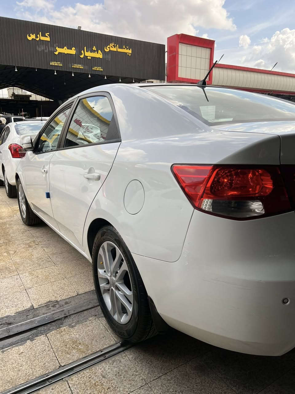 سلام علايكم
كيا سيراتو 
موديل ٢٠١٢
بيدون سبخ تلاث موكان بارد بس 
كير محرك كوله بي شرت 
سنوي جديد بس رقم قديم 
اربعا تايرات جديد 
مكان اربيل 
لي معلومات ازيد 
***********واتساب وا فايبر 
سعر ١٠٣$ بي مجال
