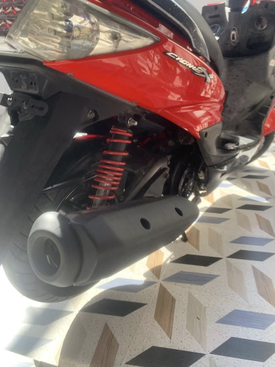 سكنس فحـل نوزل للبيع فقط 
دراجه نوزل خطين مكفوله كفاله عامه
لا تنقيص ولا تبخير كامله مكمله ع اخره حبايه
مال جناي بيها فلاوين رياضي موديل 2011
السعـر 850 وبيها مجال 
***********
للاستفسار
