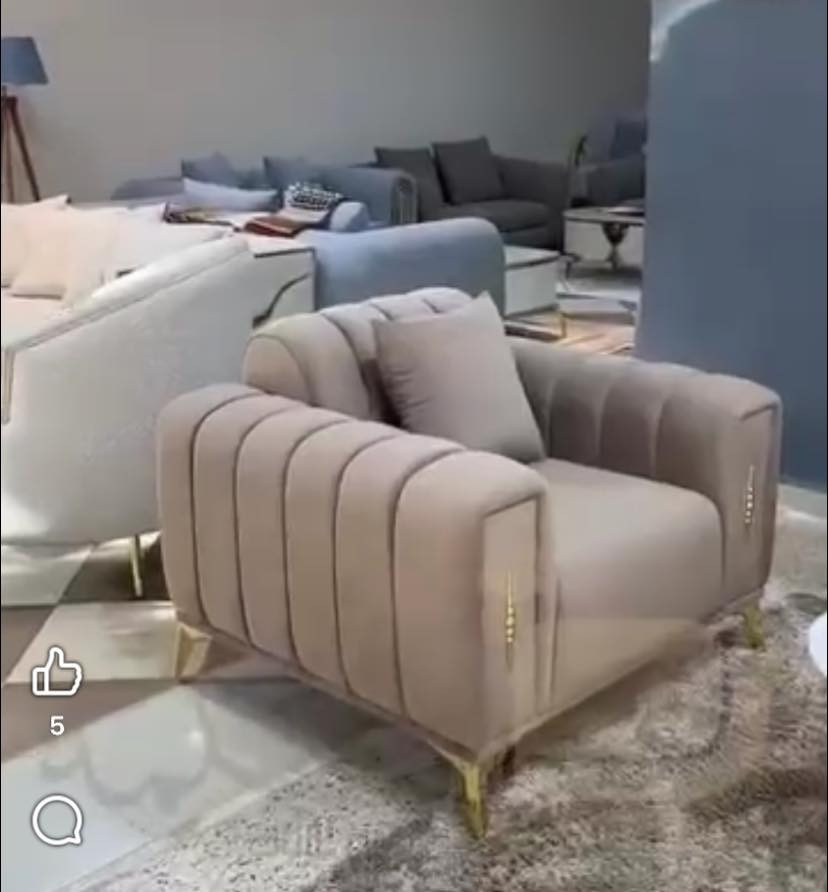 قنفات للبيع ٥ مقاعد من الشركه جديدات   
جديد بعدها بالسليفون من الشركه اريد أبيعهن لان اني طالبه رصاص دزولي اوف وايت 

السعر (١٩٩)
للتواصل على الواتساب  (***********)
