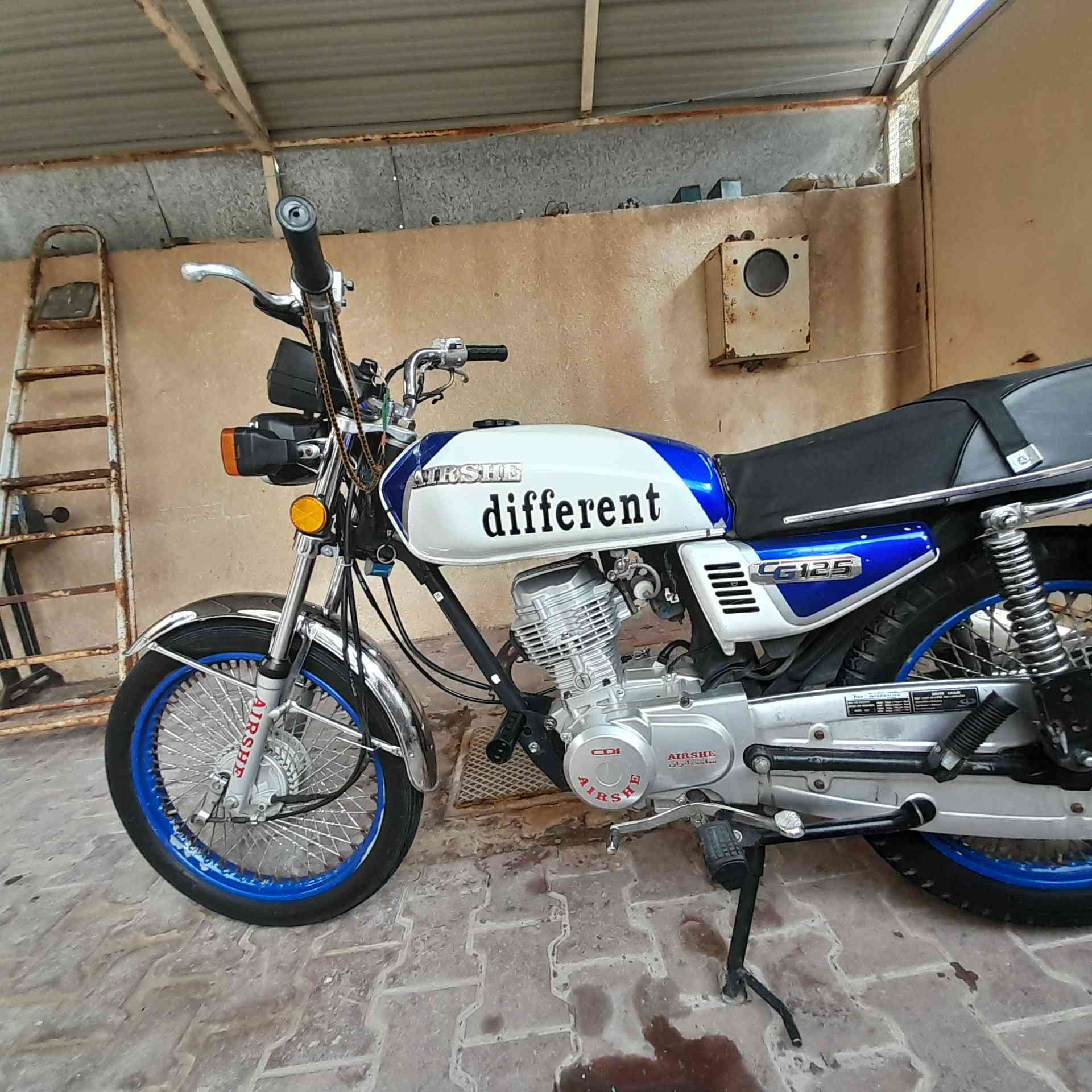 سلام عليكم دراجه ارشه البيع  البصره البرجسيه دراجه مديل ديل ٢١ السعر ٨٥٠ ***********
