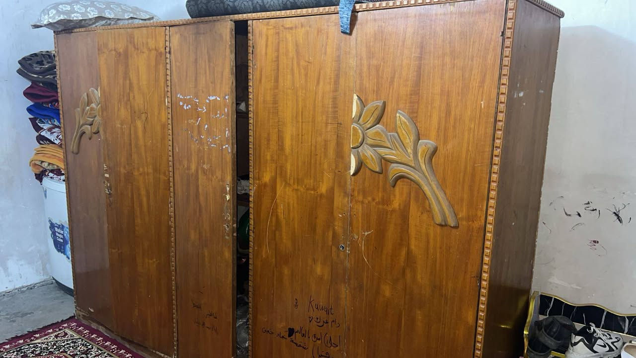 كنتور البيع  5 ابواب البابين اثنين كبار وحده مفرده الي بل نص  صاج عراقي بحاله جيده ناقصه فقط صبخ و قفاله جددد ضهر مالته بحاله ممتازه مكاني بغداد شارع حيفا رقمي ***********
