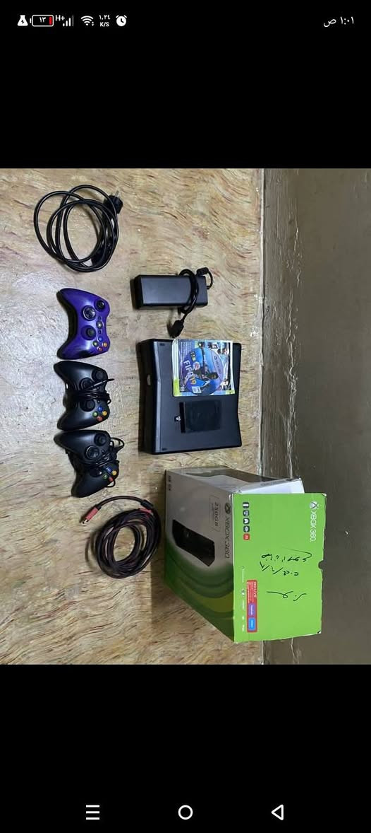 اكس بوكس 360 للبيع مع ملحقات بي ثلاثه يدات النضافه 100. 99 بي 59. لعبه يحمل 250لعبه السعر 115الشراي يجي خاص او يتصل على الرقم ***********
