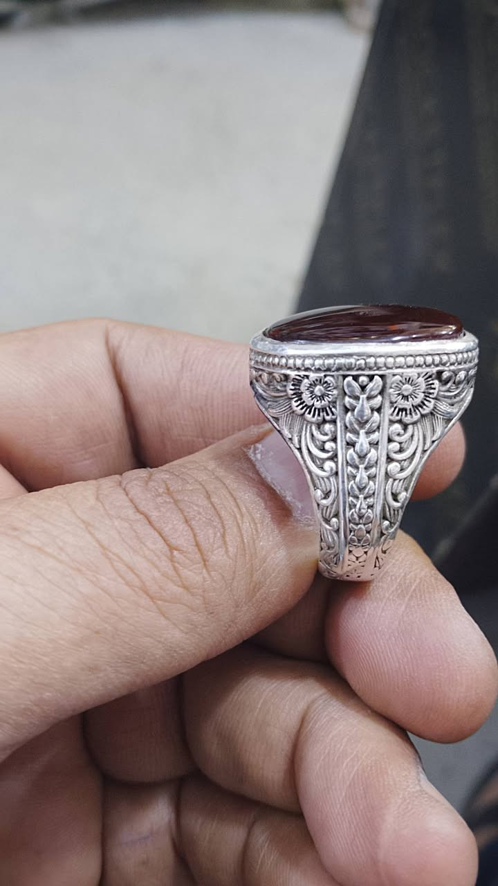 متاح خاتم فضه عيار 990 عمل صياغة عارف صياغة البحرين متوج بحجر من العقيق اليماني الاصلي الكرزي خاتم جدا جميل وثقيل وزن الخاتم 33غرام للأستفسار ادل خاص وتدلل .ملاحضه لا يوجد توصيل .


**إذا كنت صاحب هذا الإعلان وتريد حذفه لأي سبب، رجاءا أرسل رسالة إلى الدعم الفني**