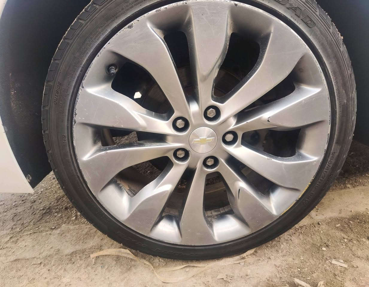 🚘 للبيع او مراوس رنكات (ويل) مع الاطارات 
 ماليبو قياس 19 رياضية أصلية
رنكات وكالة مفكوكة من
Chevrolet Malibul – 2.0 Turbo
🔹 القياس: 19 إنچ
🔹 عدد: 4 رنكات
🔹 نظيفة وخالية من الكسور
🔹 مستقيمة بدون لحامات
🔹 استعمال نظيف
الرنكات شكلها رياضي جداً وتناسب: ماليبو موديلات 2016 إلى 2019
وأي سيارة نظامها 5×120

📞 التواصل خاص أو واتساب (***********)
