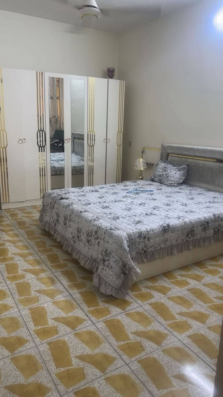 بيت للبيع مساحه ٨٠ متر
منطقه حي اور خلف سوك جامع الفردوس 
لبيت بناء ٢٠١٥ ونظيف جداً الواجه ٤والنزال ٢٠
ثالث بيت من الركن رقم لهاتف ويتواجد وتساب 
***********
