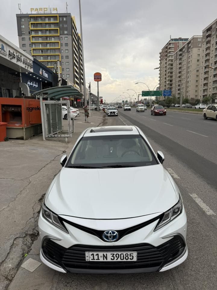 اعيد النشر بسبب السفر خارج العراق والانشغال
كامري 24 هايبرد وكالة عبداللطيف GLE  فول مواصفات كفالة من الضربة والبارد والصبغ 

السيارة جديدة جداً 
ماشية 52 الف قابل للزيادة 
ومواصفات الفول GLE معروفة ام البردة الخلفية  
ورجاءاً لحد يكسر بحلال الناس 
السعر 245 وبيها مجال بسيط  
مكان بغداد 
رقم صاحب السيارة ***********
