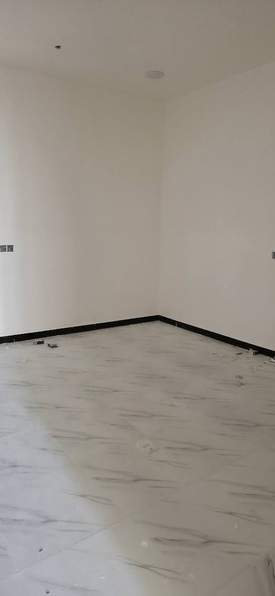 🏡 منزل للبيع – جزيرة_ باب الهواء مجاور المجمع الطبي
 يبعد عن الشارع العام 500 متر
مواصفات المنزل:

- 📐 المساحة: 200 متر مربع.
- 🏠 البناء: طابقان.
- 🧱 نوع البناء: بلوك درجة أولى.

الطابق الأرضي:

- غرف عدد 2 
- مطبخ.
- صحيات.
- كراج للسيارة
- وصالة 

الطابق الثاني:

- غرف عدد 2 نوم.
- مطبخ.
- صحيات.
- سطح.

✅ علما الشارع تبليط 9 متر 
خدمات ماء وكهرباء وتبليط ومجاري والارض طابو صرف زراعي بسم عراقي وكالة ومكاتبة ونسخة من الطابو (البيت تسليم مفتاح ) 🔑 
السعر: ( 148) مليون قابل للتفاوض 
📞 للاستفسار اكثر اتصل على الرقم *********** البصرة, العراق
