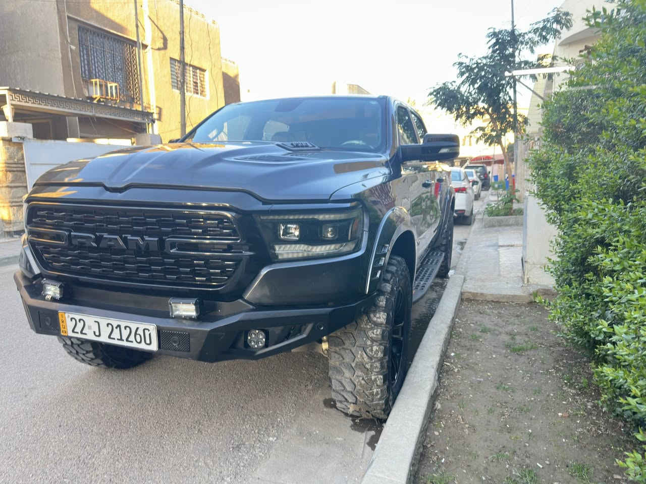 (بسم الله الرحمن الرحيم)
رام بك هورن بلاك توب 2022 V8 5.7 فول نشاط باب طويل بدي قصير المرغوب ماشية 39 الف مايل حادثها من امريكا بابين مرفوقة وية الصور و بيهة بنيد مبدل و مصبوغ مال  ربيل و بيهة بارد كلش صغير و الداخل مدوشم لون قيسي مشمشي فول مواصفات عدة الفتحة كشنات تدفئة و استيرن تدفئة و الشاشة الجبيرة كشنات منفصلة و كهربائية و عليهة غطاء بدي 400$ و مشدودة منظومت غاز اليطالية باربيل 700$ ماكو صرف السيارة جاهزة ع الاخير 
السعر 350 ورقة و بيهة مجال بسيط 
التواصل ***********
