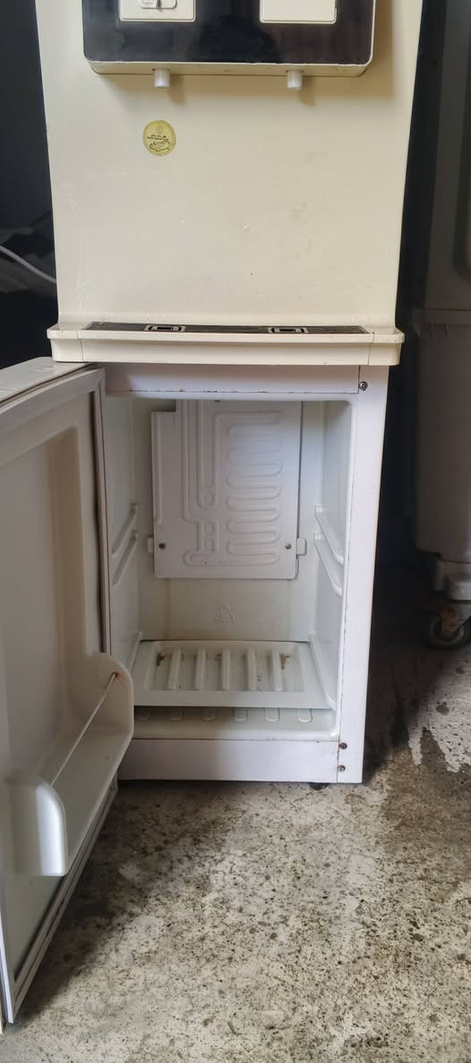 براد ماء نوعيه جنرال شرط الشغل حار اوبارد وفريزه تبريد ثلج اذا ماثلج ترجع الشراي يتصل ***********بي واتساب العنوان حي الانتصار يوجد توصيل
