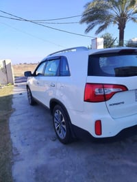 للبيع سورنتو موديل 2015 رقم بغداد مكفولة كفالة عامة عدا الضربة البسيطة...