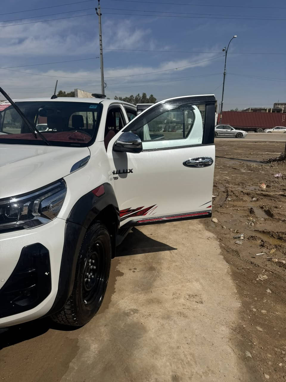 السلام عليكم بيك اب هايلوكس فور ويل موديل 2025 ساز رقم بغداد حرف M مكفولة كفالة عامة كير اوتو بيها طخة بسيطة الباب عكس السائق موظحة بصور ماشية 47 الف 
السعر 42500 الف $$ المكان بغداد 
***********
