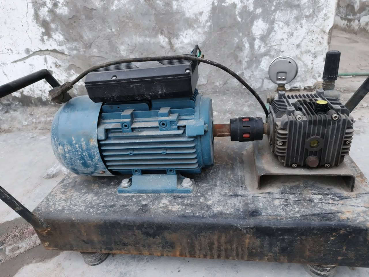 مظخة غسل ايطالي قوي جدن
عتقد بي كنديسر حالين شغال بس الة تفر بيدك جان كلشي ما بي فجة هيج صار فة ما ختة المصلح لن عندي ثاني عمودي
ظغطة 200بار تكدر شد علي مسدس ثاني
مكاني رميثة سعر 400قفل ومشتري 650 رقم الهتف ***********
